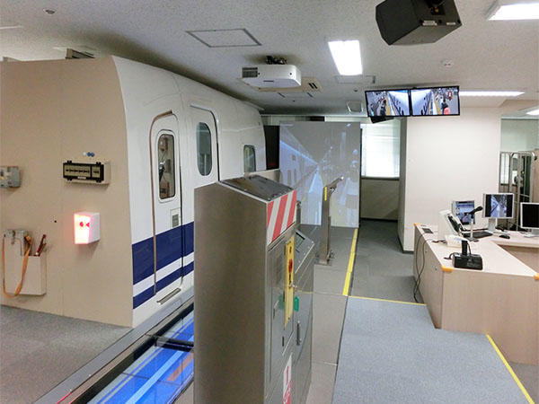 新幹線の駅輸送担当者訓練装置1